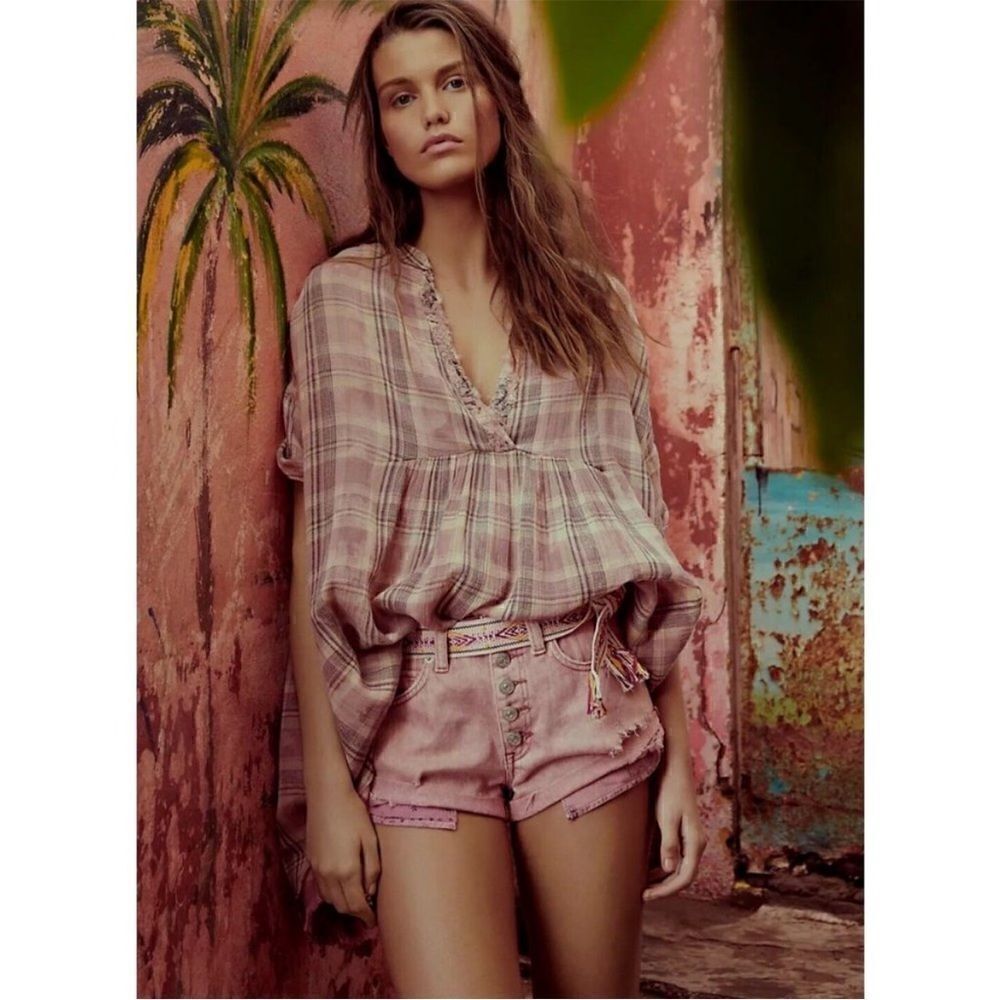 FREE PEOPLE x WE THE FREE Romeo Rolled Cut Off Denim Short in Mauve Swoon, 24
